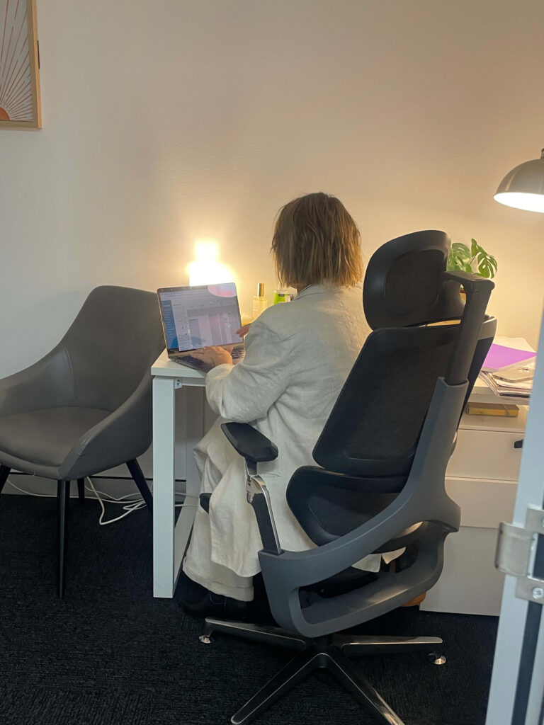 Sandra Moscardo seated at her desk in the consulting room at Inspire Cowork Miranda.